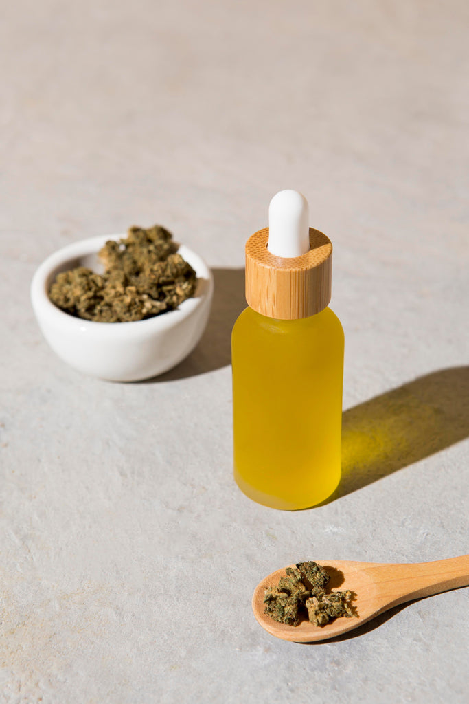 Full-Spectrum CBD Oil vs CBD Isolate: Which One Is Right for You?