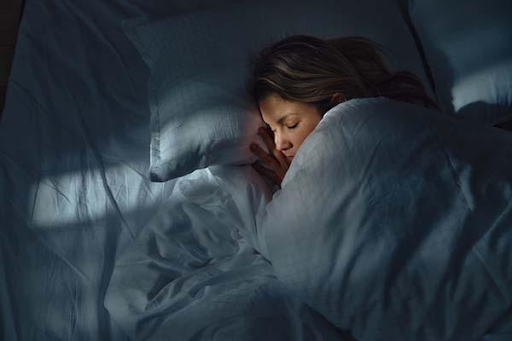 How CBN and CBD Work Together for Sleep: Exploring Bluebird Botanicals' Downshift Blend